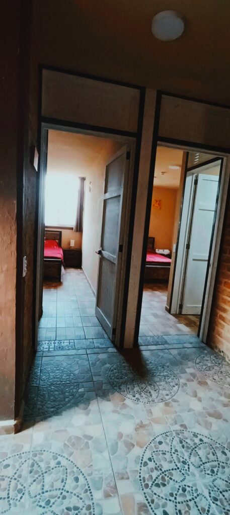 entrada a habitaciones cuanax hotel